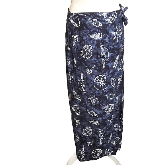 I.K. COLLECTIONS | Women's blue & white shell print swimwear wrap cover. Size L. - Picture 1 of 5